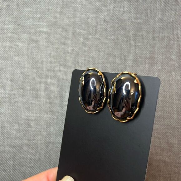 Beautiful Glossy Stone Vintage Clip-On Earrings - Picture 1 of 6